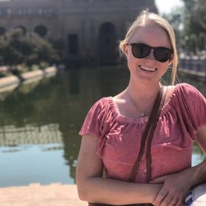 Meet your Posher, Nicole